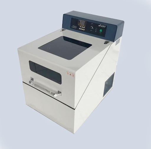 Tủ ấm lắc có lạnh Labtech LSI-3016R